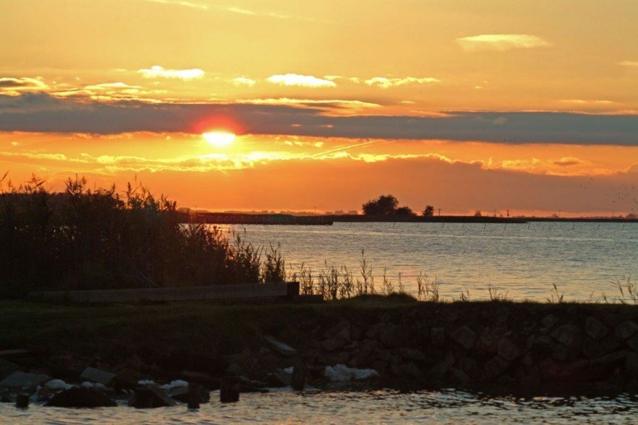 Sonnenuntergang am Bodden Haus Fuhlendorf