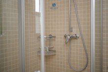 Gro�z�gige Dusche Modernes Reetdach-Haus am Strand des Bodstedter Bodden