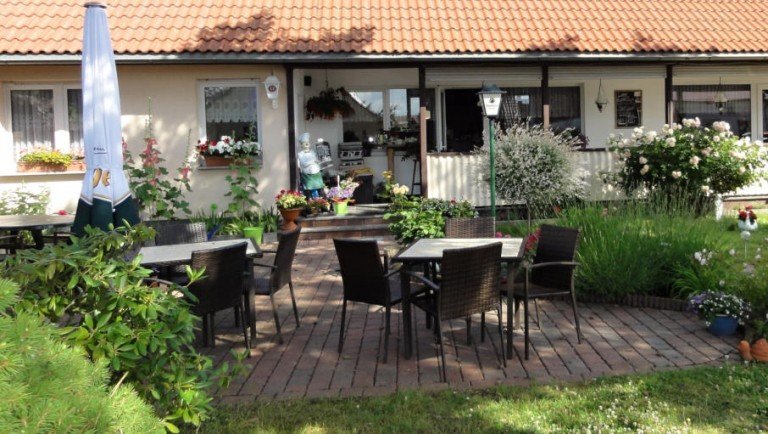 Garten-u. Terrassenansicht Fuhlendorf Gastronomie von Privat Der Traum vom Restaurant-Pension am Bodstedter Bodden & Hafen von Bodstedt-Fuhlendorf
