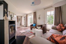 Wohnzimmer mit Kamin Modernes Reetdach-Haus am Strand des Bodstedter Bodden